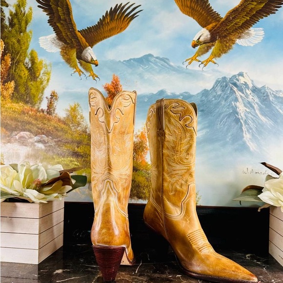 bebe Shoes - 💋 Lucchese Vintage Style Charlie 1 Horse 9.5. Tan Western Cowboy Heel Boots…